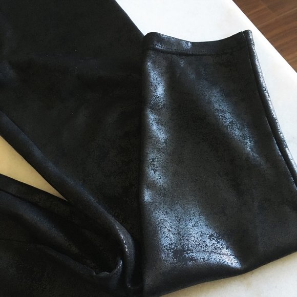 πββ¬ Hue Black Metallic Foil Faux Leather Leggings β L - Picture 8 of 9